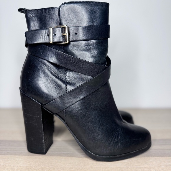 Black Leather Women's Ankle Boots - Picture 1 of 4